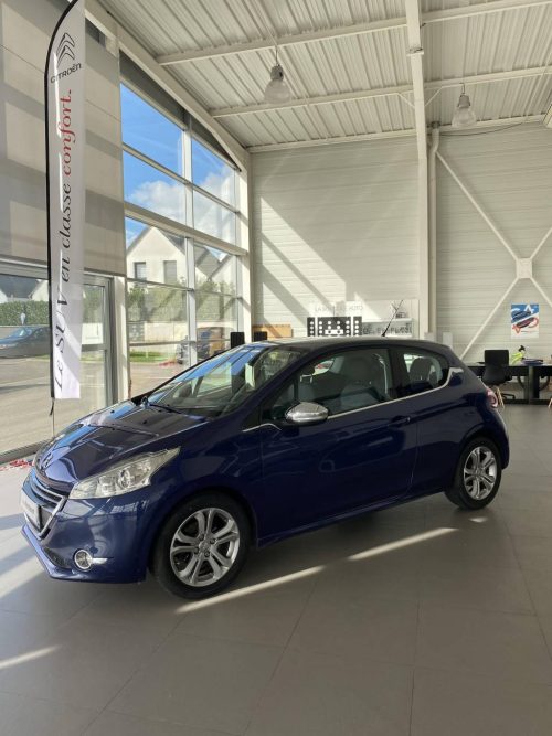 Peugeot 208 1.6 VTI 120 Allure 8999 euros