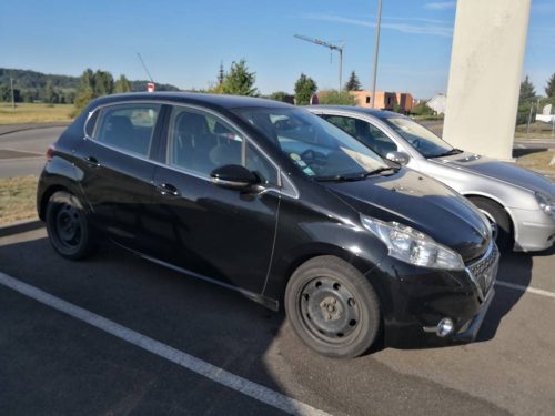 Peugeot 208 1.6 E-HDI 92 ALLURE 5000 euros