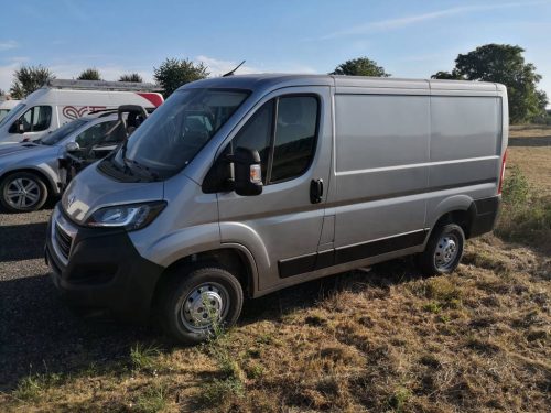 Peugeot Boxer (2) BlueHDi S&S 140 S&S PREMIUM 330 L1H1 33900 euros