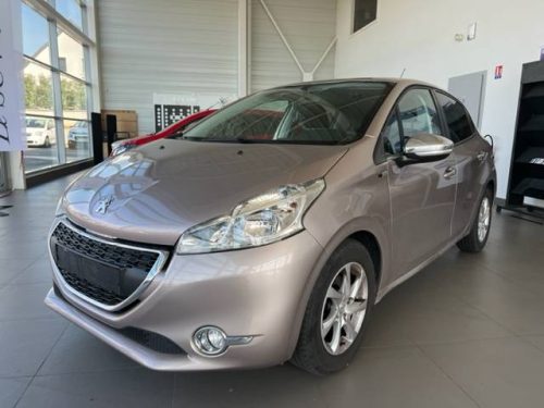 Peugeot 208 1.2 PureTech 82 Style 9490 euros